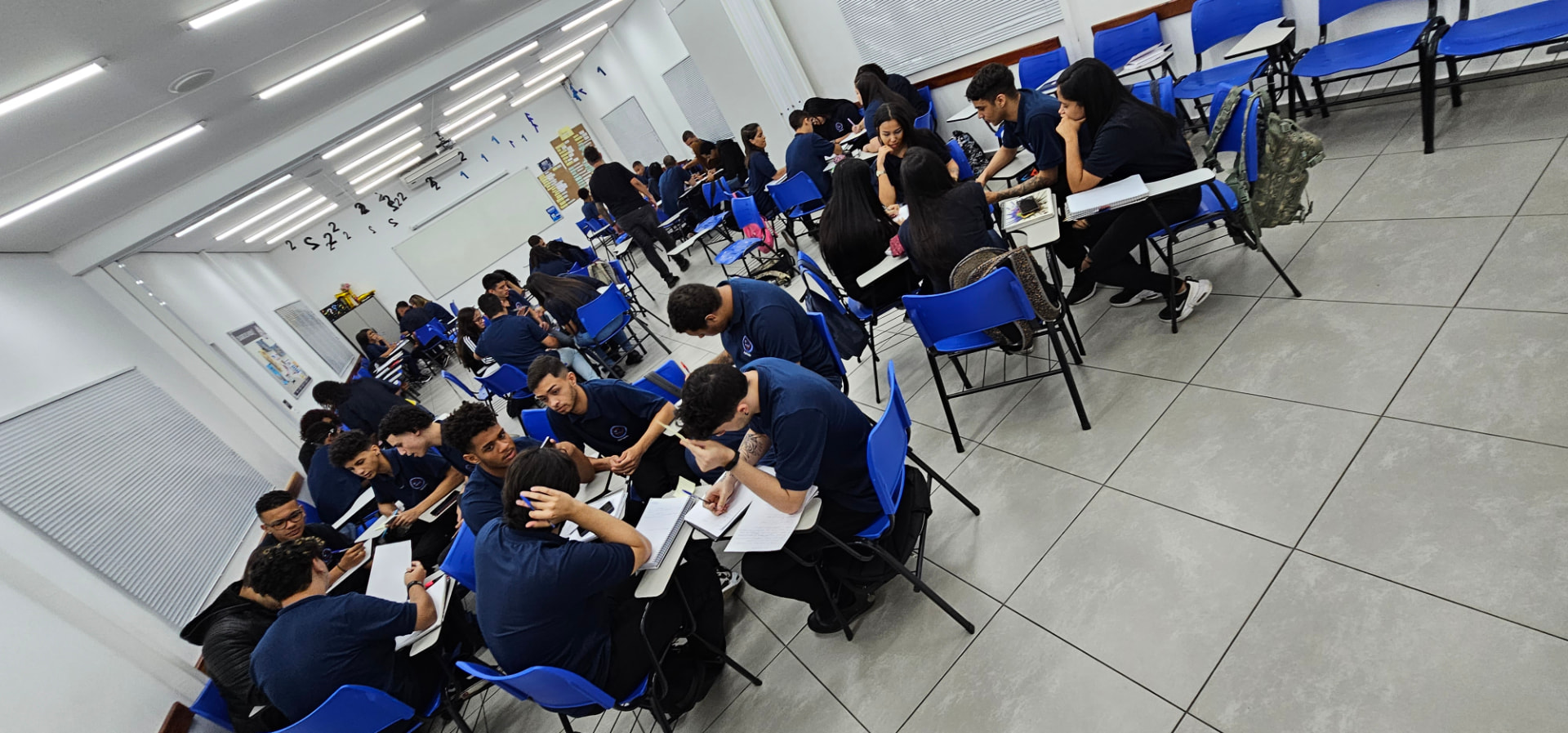 Turma de jovens em formação